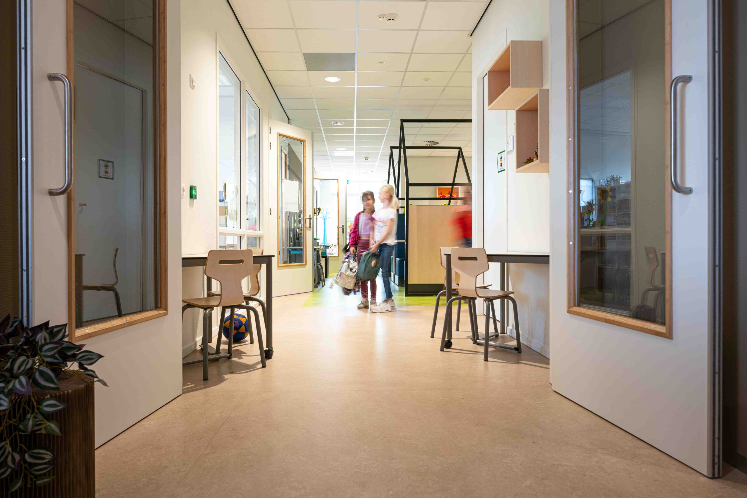 De gang van de Brede school in Scheemda