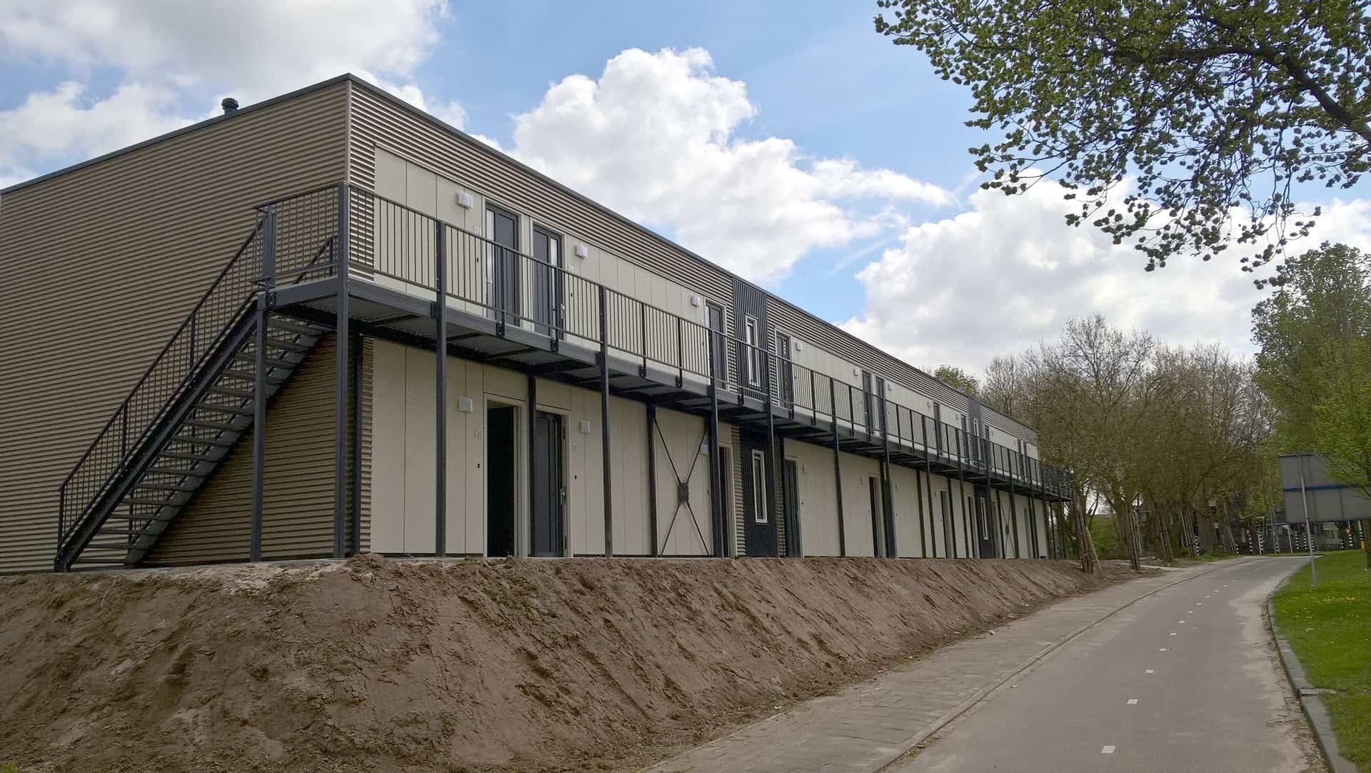 Zijkant tijdelijke woningen in Den Bosch