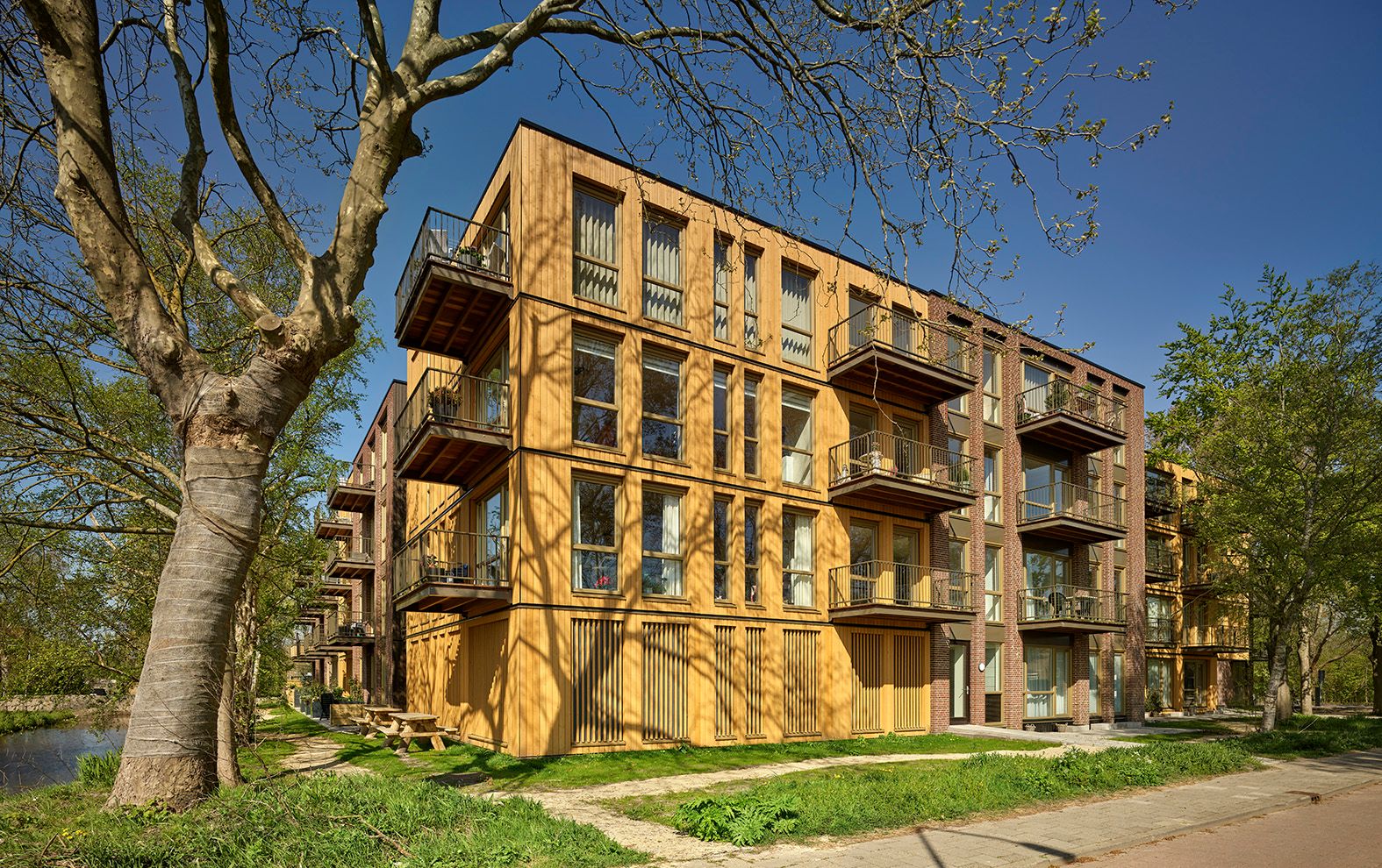 Houten woongebouw M'DAM aan de Pierebaan in Monnickendam