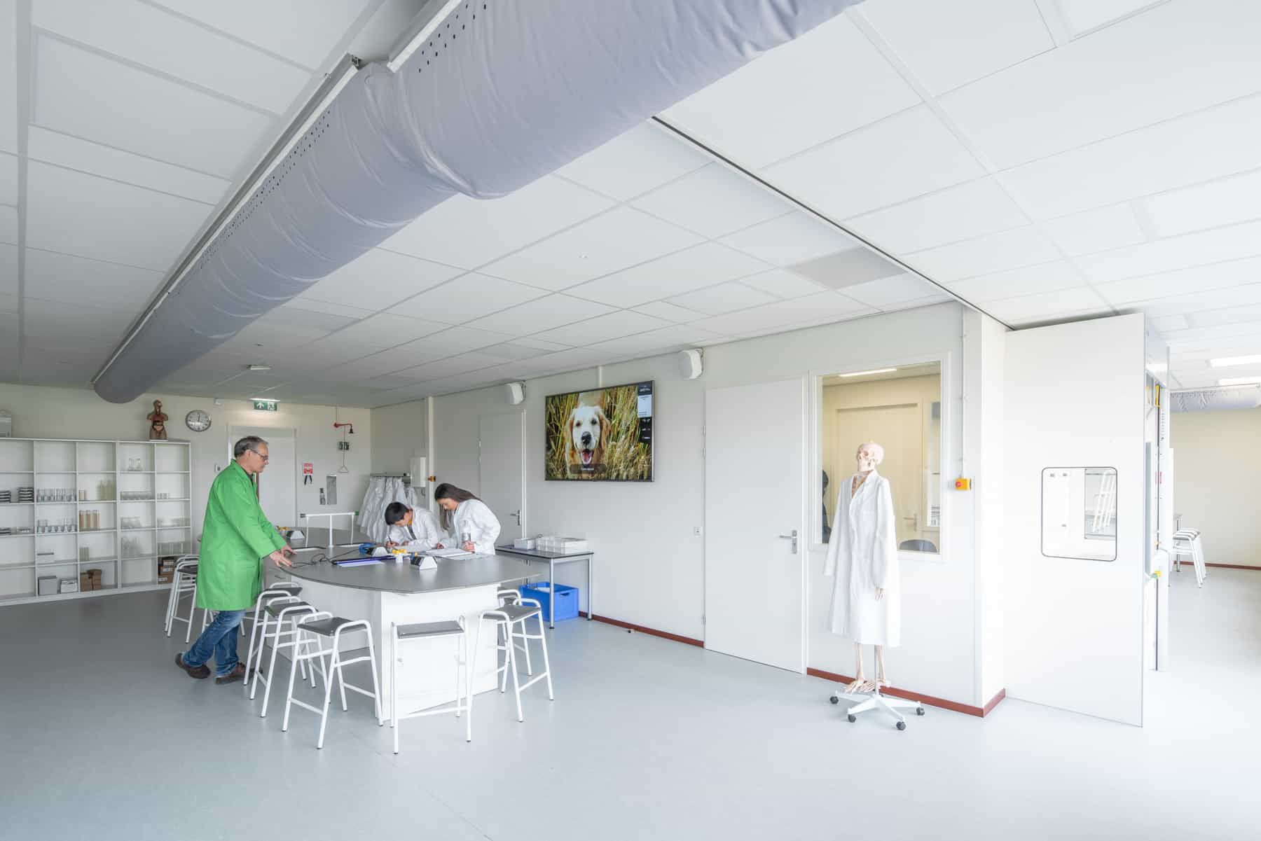 Scheikundelokaal van de tijdelijke huisvesting Nuovo Scholengroep in Utrecht