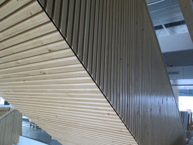 Houten details in het stadskantoor van Venlo