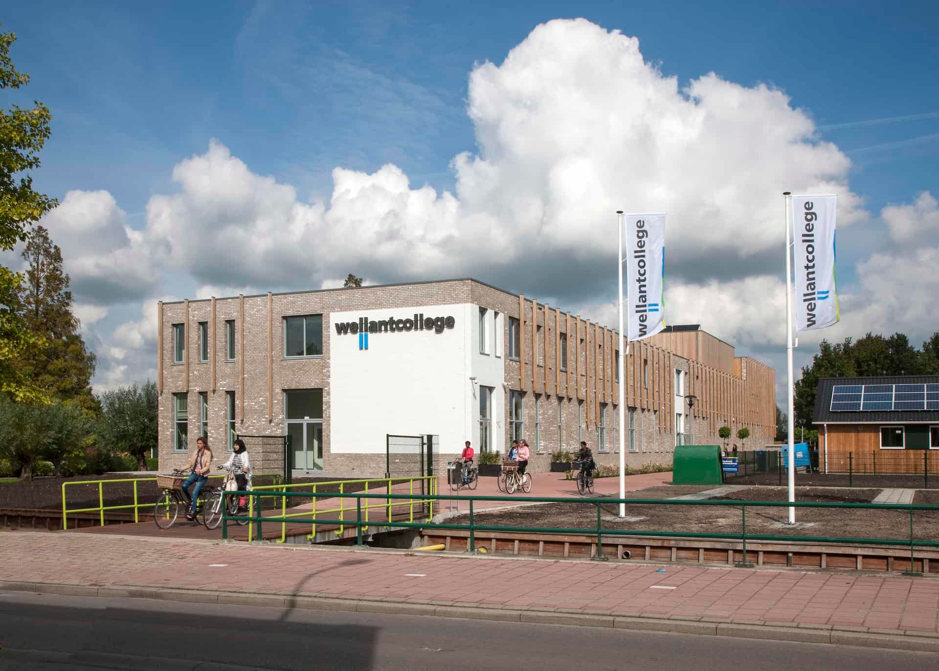 Het Wellantcollege vanaf de weg