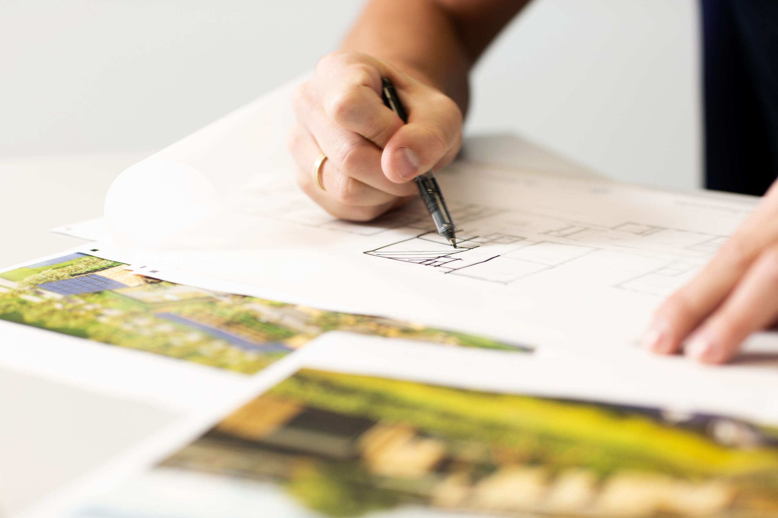 Man tekent en bewerkt een project