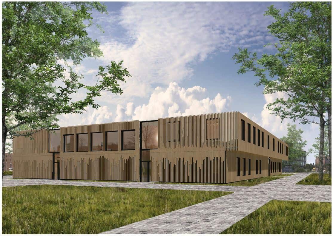 Impressie van een houten gebouw met gras en een wandelpad