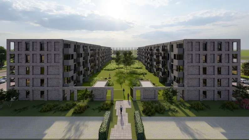 Houten gebouwen in een u-vorm met een binnenplaats met gras en bomen